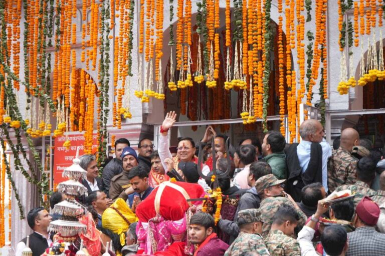 गंगोत्री और यमुनोत्री धाम कपाट खुलने पर प्रधानमंत्री नरेन्द्र मोदी के नाम मुख्यमंत्री ने विशेष पूजा अर्चना की