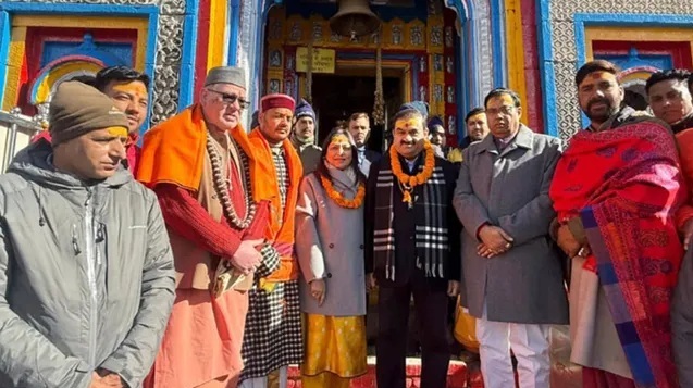 अब अपराधी प्रदेश में जालसाजी करके नकली आभूषण बेचते पकड़ी गयी महिला जानिए सभी समाचार