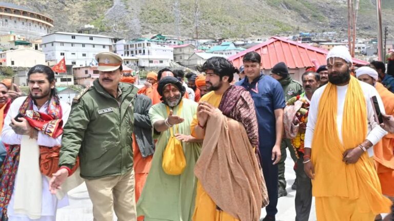 साधना करने के लिए बदरीनाथ धाम पहुंचे पंडित धीरेंद्र शास्त्री जानिए मुख्य समाचार