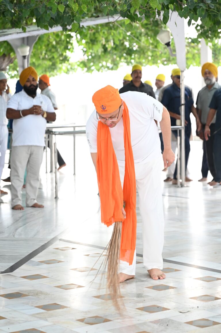 सेवा संकल्प अभियान’ के तहत नानकमत्ता पहुंचे मुख्यमंत्री धामी, स्वच्छता अभियान में किया श्रमदान जानिए सभी समाचार
